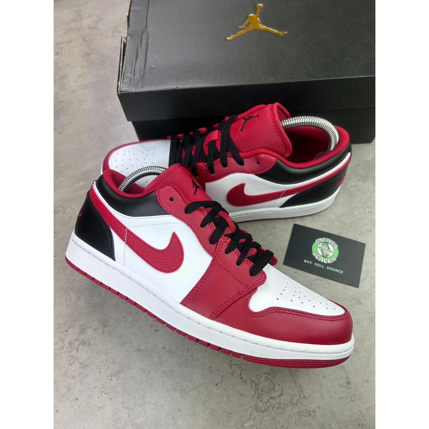 Air Jordan 1 Low “Bulls”